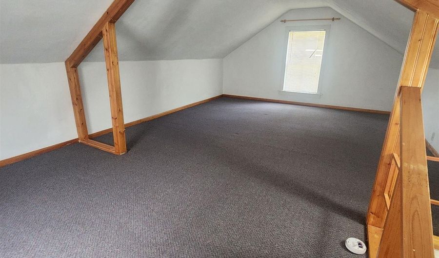 8 E Mcgregor St, Algona, IA 50511 - 3 Beds, 1 Bath