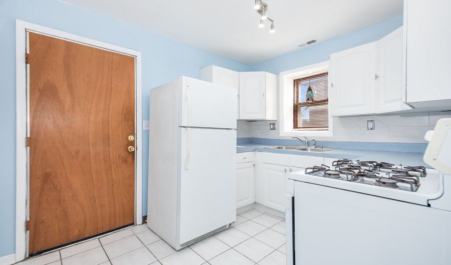 9153 S Paxton Ave 1, Chicago, IL 60617 - 2 Beds, 1 Bath