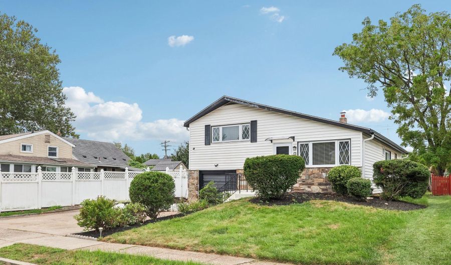 1350 LINDBERGH Ave, Abington, PA 19001 - 3 Beds, 2 Bath