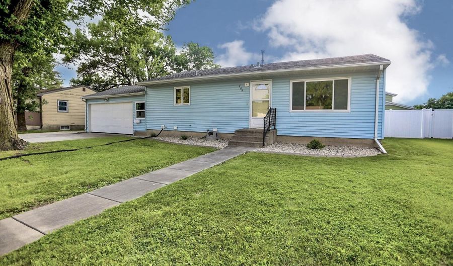 705 N High St, Aberdeen, SD 57401 - 4 Beds, 2 Bath