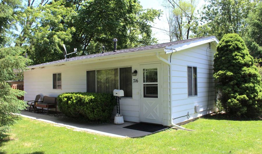 716 E Randolph St, Angola, IN 46703 - 3 Beds, 1 Bath