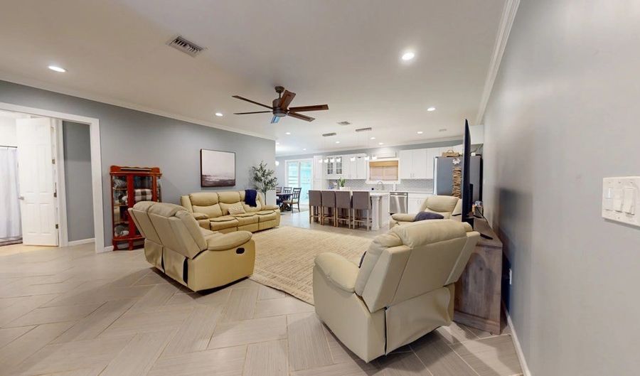 175 24th Ave, Apalachicola, FL 32320 - 4 Beds, 2 Bath