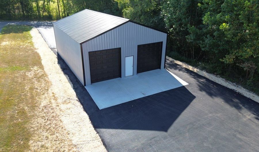 40 Lynn Ln, Big Sandy, TN 38221 - 4 Beds, 3 Bath