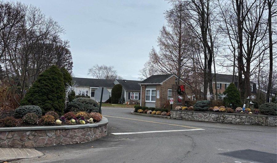 118 Harbor S, Amityville, NY 11701 - 2 Beds, 2 Bath