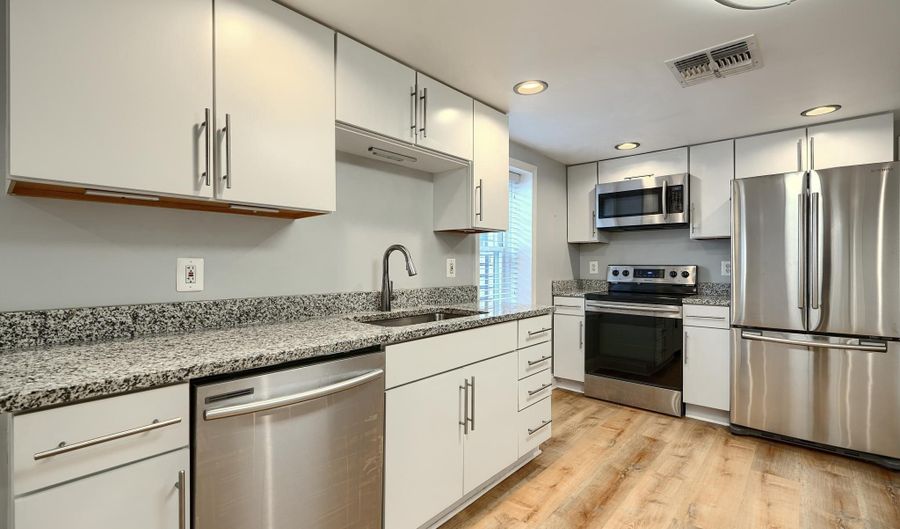 2310 BOSTON St B, Baltimore, MD 21224 - 2 Beds, 1 Bath