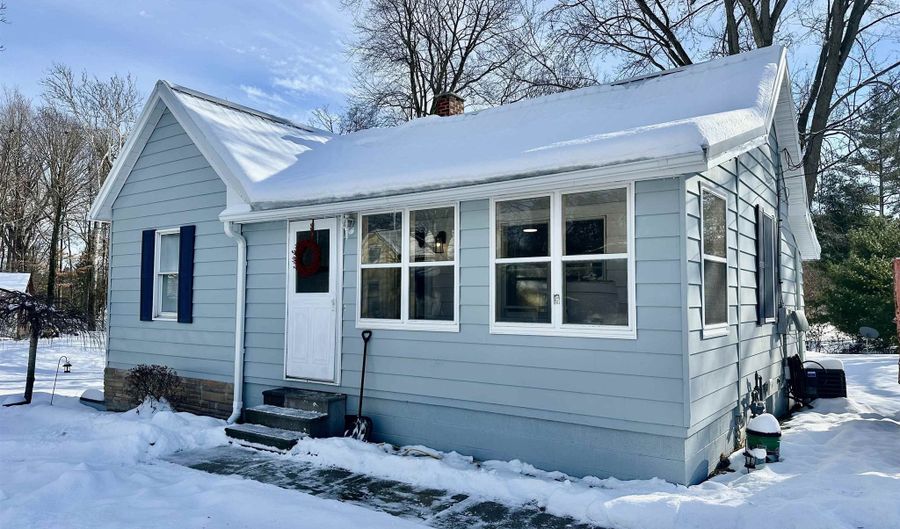 307 E Clinton St, Auburn, IN 46706 - 2 Beds, 1 Bath