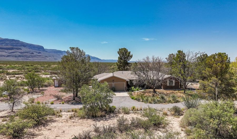 113 Pasa Por Aqui Ln, Alamogordo, NM 88310 - 4 Beds, 3 Bath