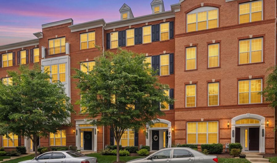 43100 THOROUGHFARE GAP Ter, Ashburn, VA 20148 - 3 Beds, 3 Bath