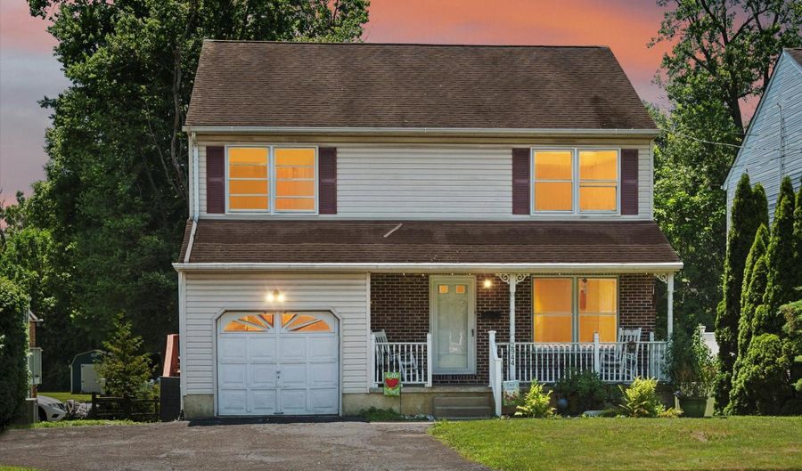 2944 SUSQUEHANNA Rd, Abington, PA 19001 - 3 Beds, 4 Bath