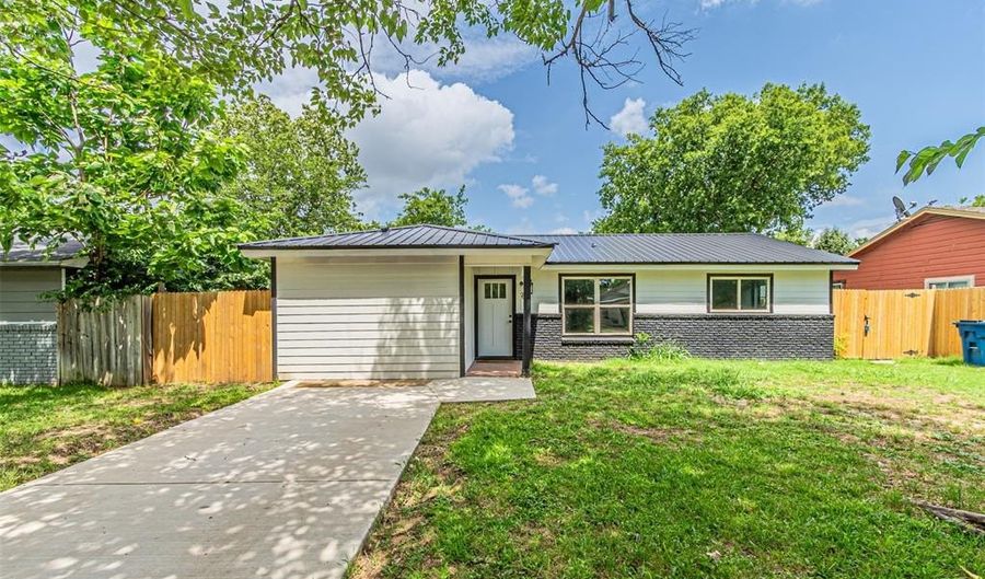 704 N Ray St, Alvarado, TX 76009 - 3 Beds, 2 Bath