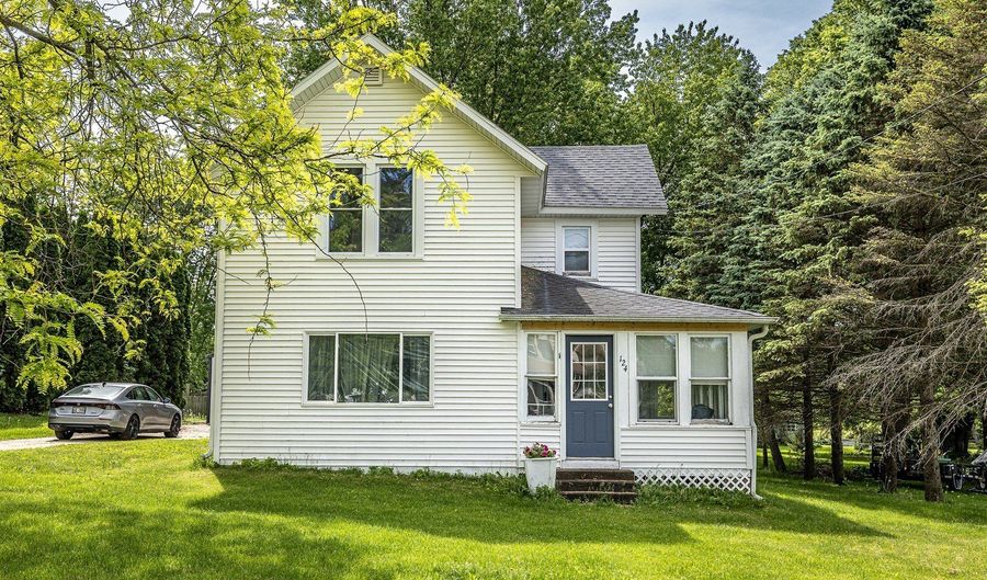 124 S Park St, Alma Center, WI 54611 - 3 Beds, 1 Bath