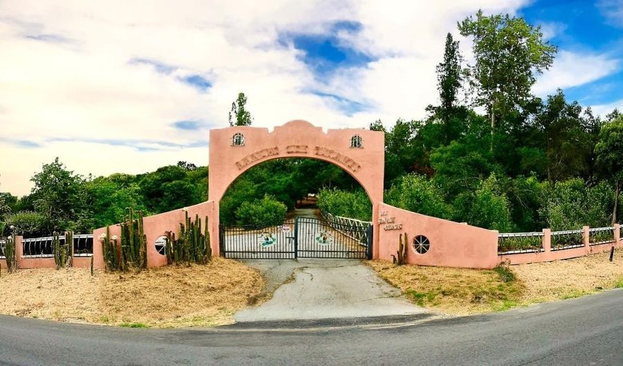 520 Seely Ave, Aromas, CA 95004 - 3 Beds, 3 Bath