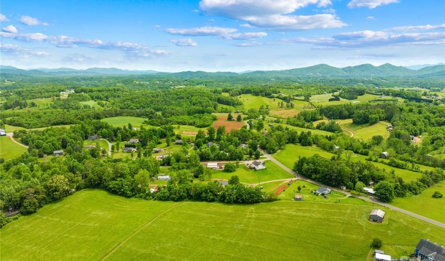 16 Julep Dr, Alexander, NC 28701 - 1 Beds, 1 Bath