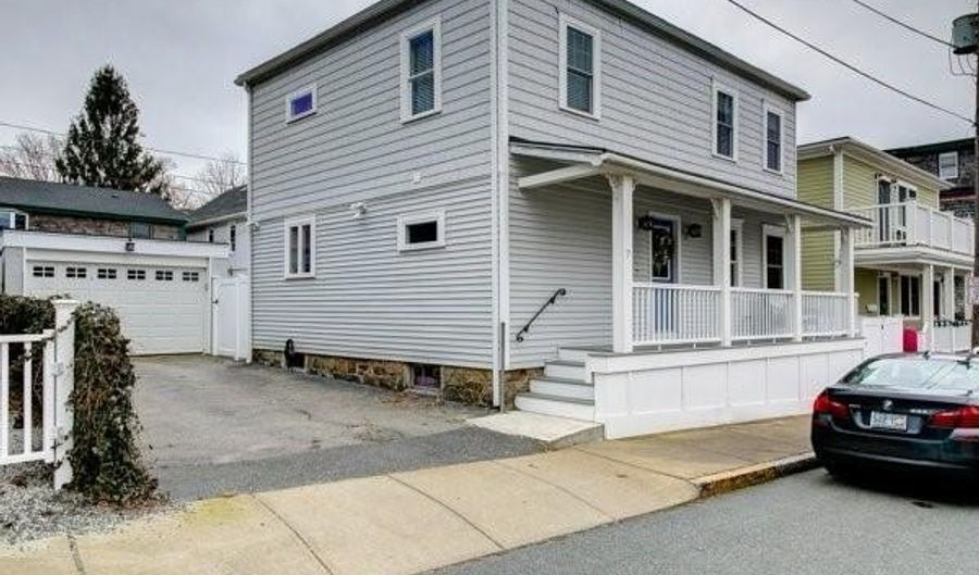 7 Dean Ave, Newport, RI 02840 - 3 Beds, 2 Bath