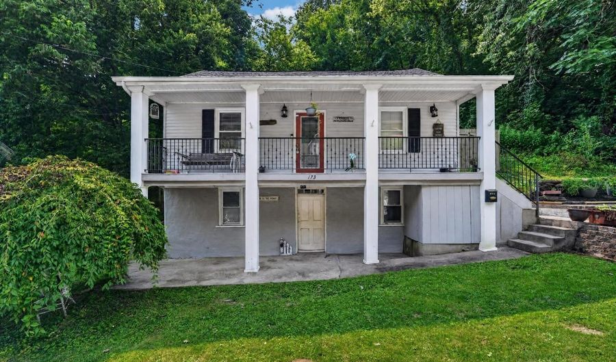 173 Market St, Aurora, IN 47001 - 2 Beds, 2 Bath