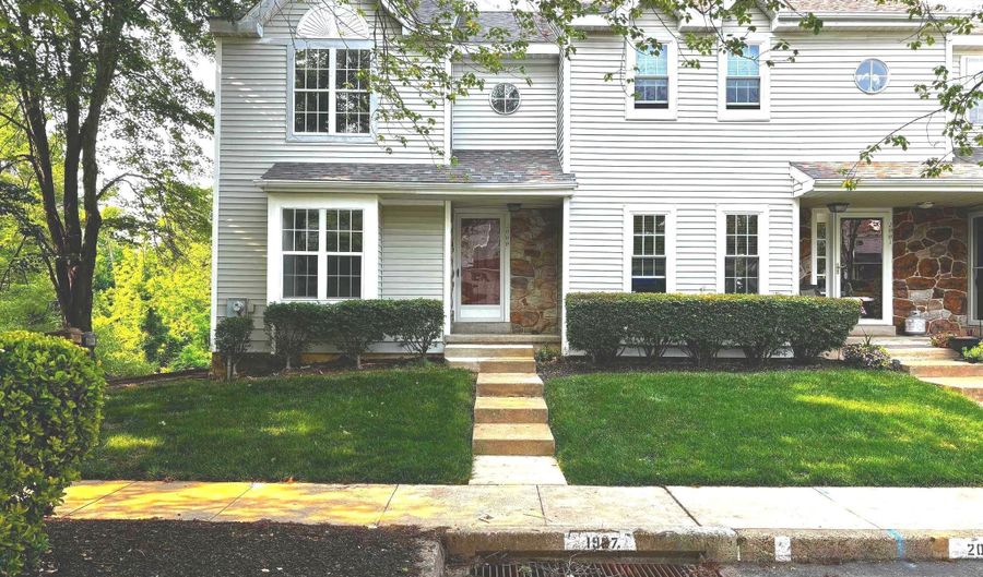 2000 RED MAPLE Grv, Ambler, PA 19002 - 2 Beds, 3 Bath