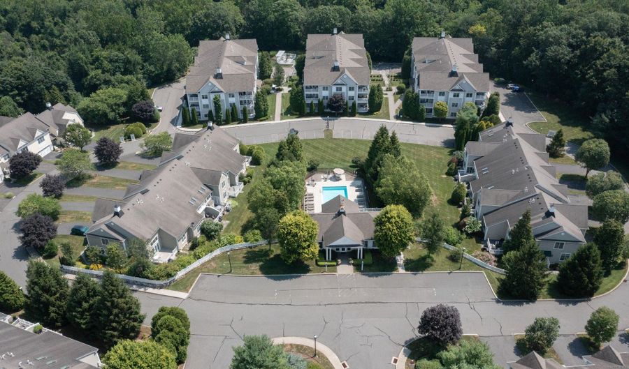 311 Still Water Cir 311, Brookfield, CT 06804 - 2 Beds, 2 Bath