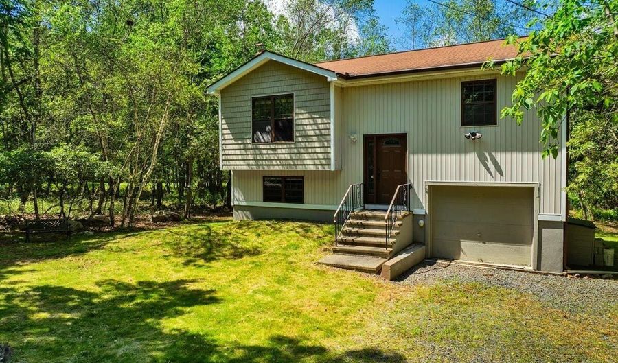 147 Lipo Way, Albrightsville, PA 18210 - 3 Beds, 2 Bath