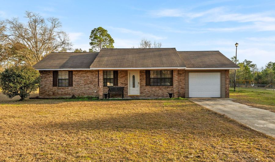 1934 National Guard Rd, Columbia, MS 39429 - 3 Beds, 1 Bath
