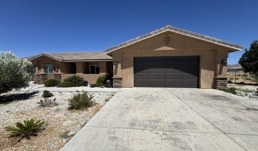 21832 Thunderbird, Apple Valley, CA 92307 - 4 Beds, 3 Bath