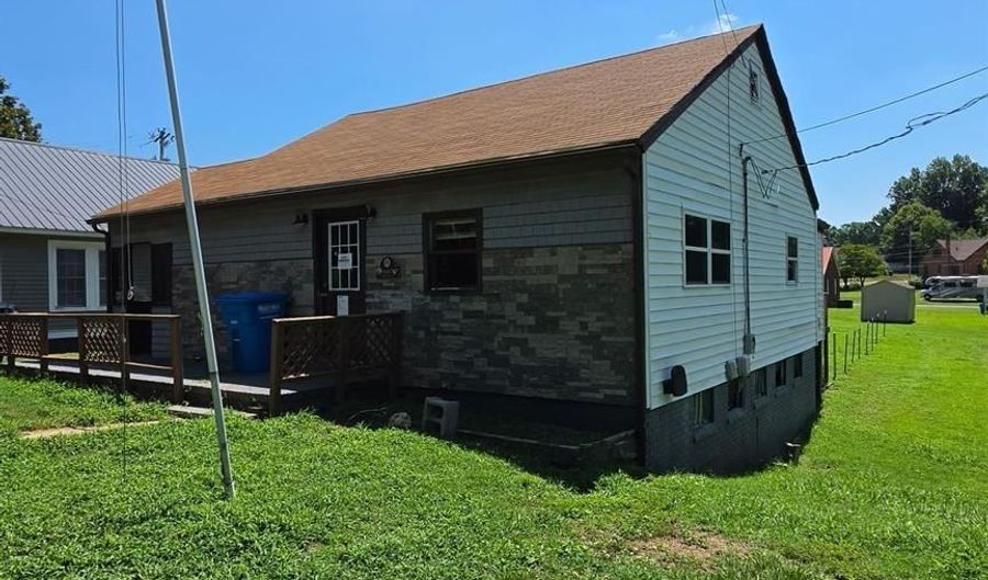 1607 W Main St, Albemarle, NC 28001 - 2 Beds, 1 Bath