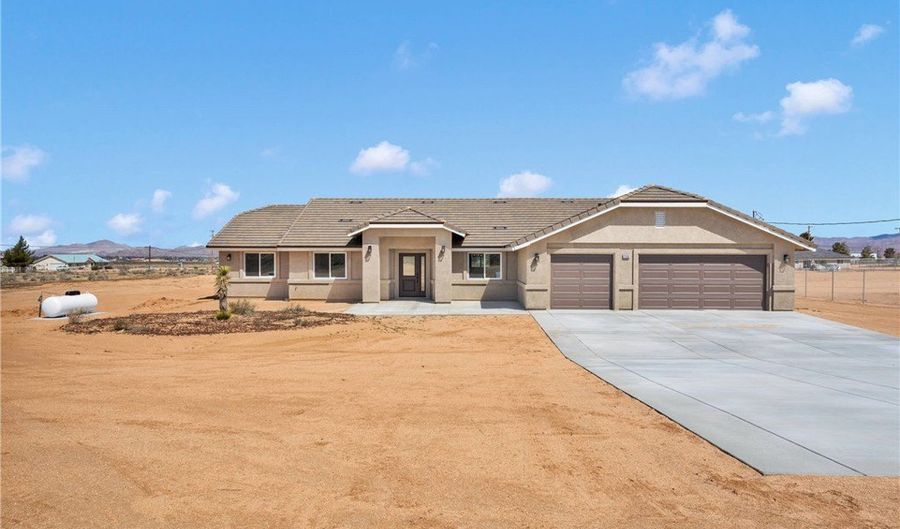 10647 Central Rd, Apple Valley, CA 92308 - 4 Beds, 3 Bath