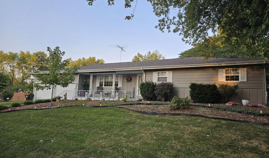 1504 S Tyler Ave, Aurora, MO 65605 - 3 Beds, 2 Bath