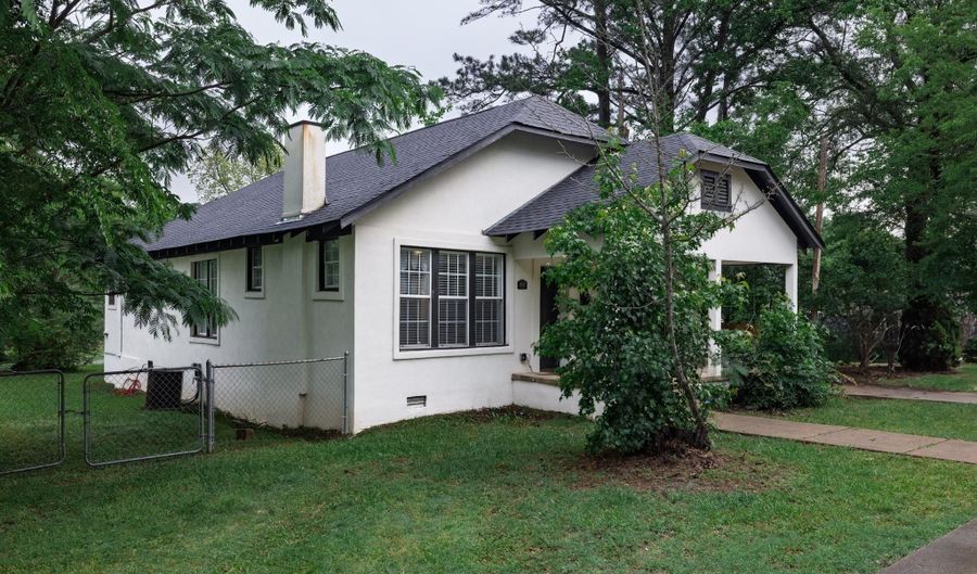 1626 Logan St, Arkadelphia, AR 71923 - 3 Beds, 2 Bath