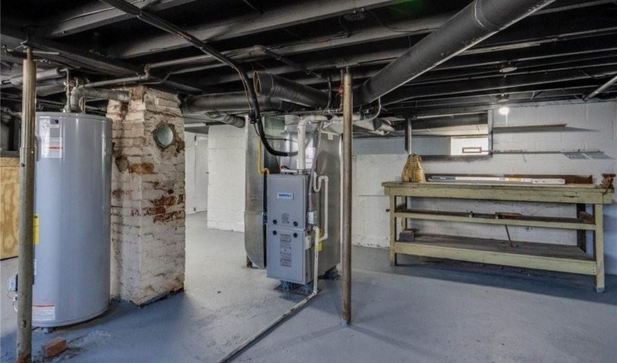 11380 Johnson Ave NE, Alliance, OH 44601 - 3 Beds, 1 Bath