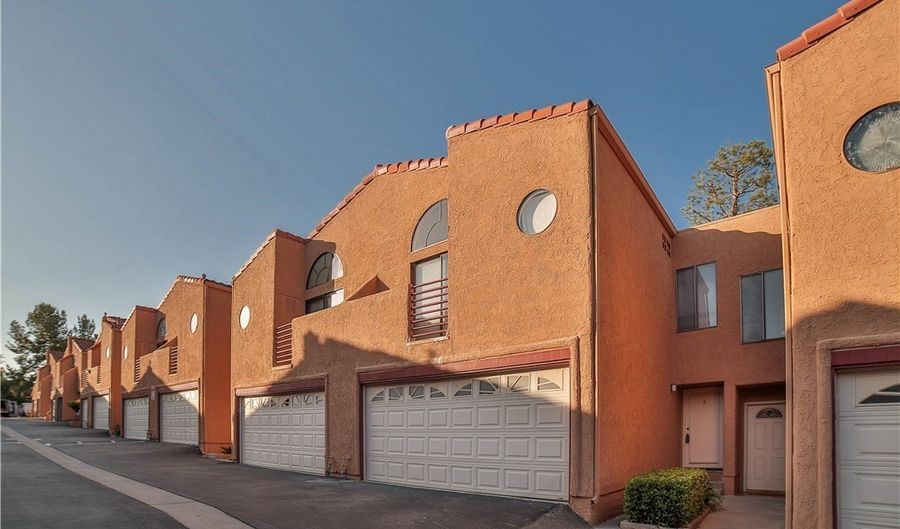 5291 Colodny 9, Agoura Hills, CA 91301 - 2 Beds, 3 Bath