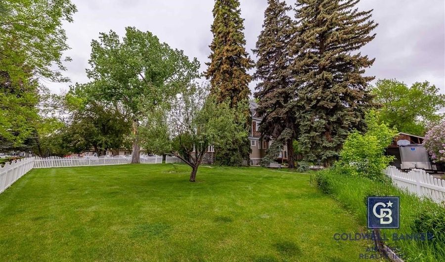 1037 Rumsey Ave, Cody, WY 82414 - 5 Beds, 2 Bath