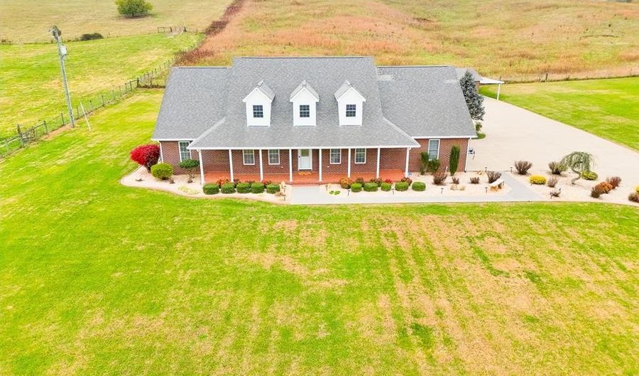 18137 NW Old Jonesboro Rd, Abingdon, VA 24211 - 4 Beds, 4 Bath