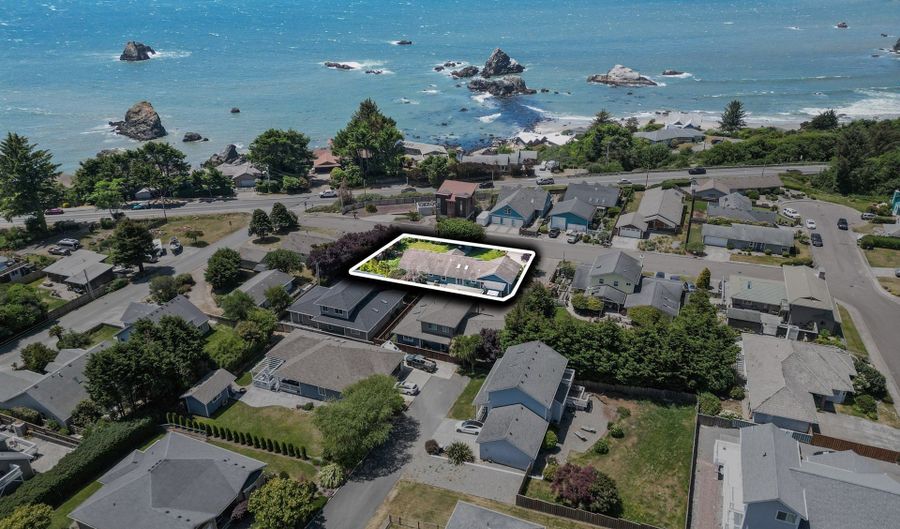 1315 HOMESTEAD Rd, Brookings, OR 97415 - 3 Beds, 2 Bath