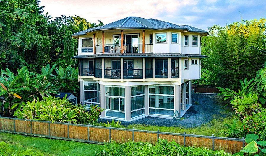 23 MACHIDA Ln, Hilo, HI 96720 - 5 Beds, 7 Bath