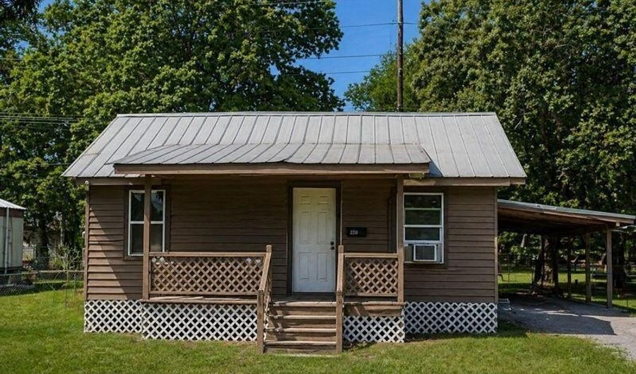 220 S Leonard St, Abbeville, LA 70510 - 4 Beds, 2 Bath