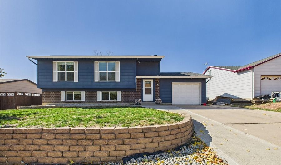 1107 S Biscay Ct, Aurora, CO 80017 - 3 Beds, 2 Bath