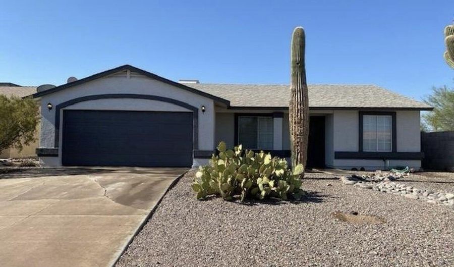 9105 W RAVEN Dr, Arizona City, AZ 85123 - 3 Beds, 2 Bath