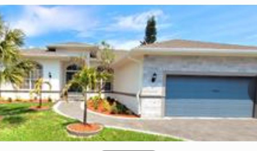 1415 BEACH CLUB Ln, Apollo Beach, FL 33572 - 4 Beds, 2 Bath