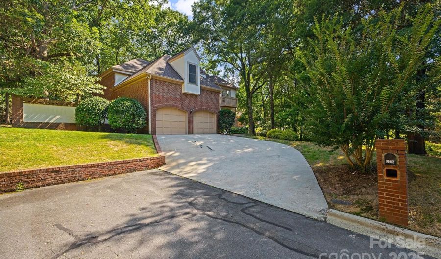 5206 Dunrobin Ln, Charlotte, NC 28226 - 4 Beds, 3 Bath