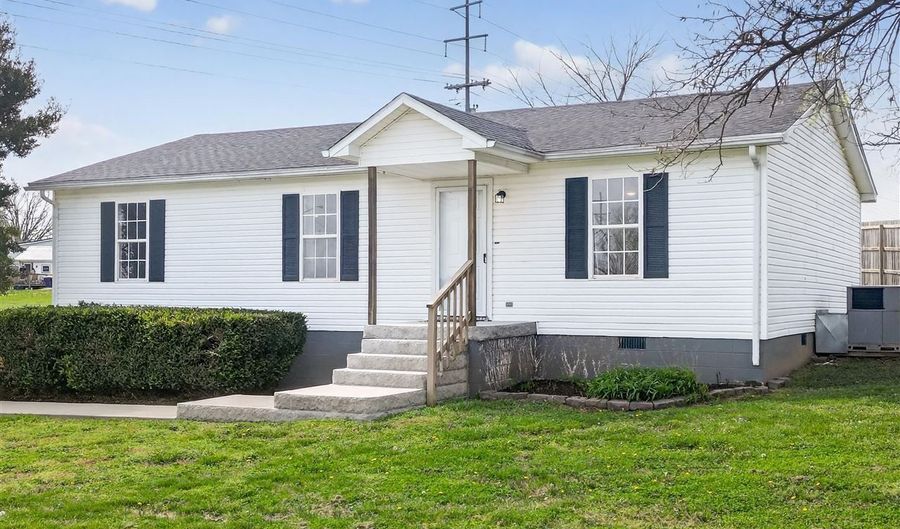 393 Peterson Ave, Auburn, KY 42206 - 3 Beds, 2 Bath