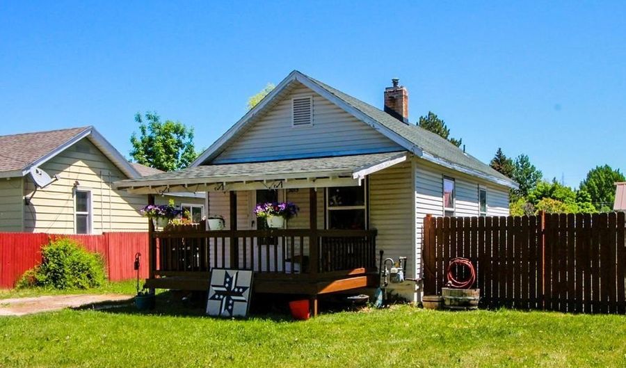 3015 S Central Ave, Ammon, ID 83406 - 2 Beds, 1 Bath