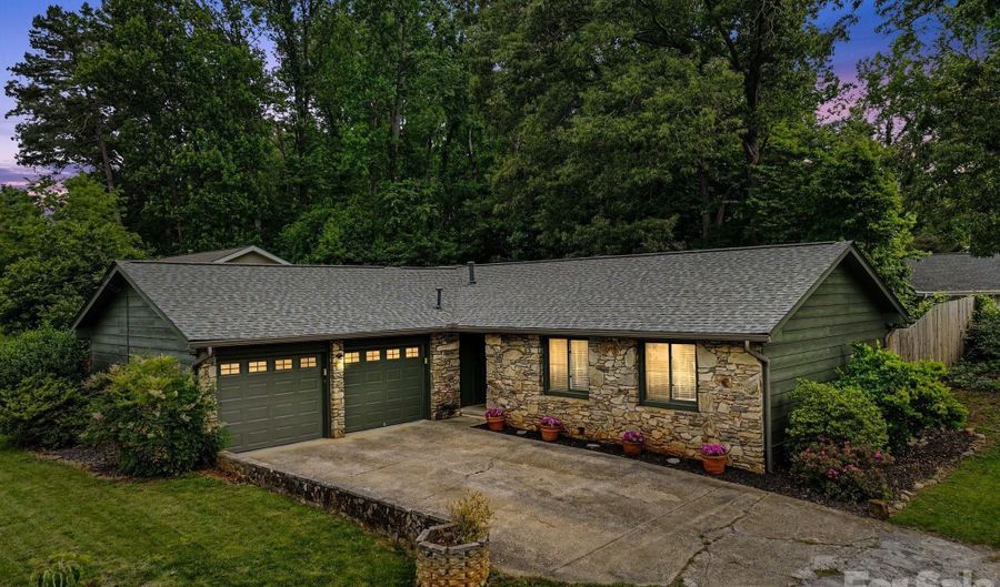 21 Glen Meadows Rd, Arden, NC 28704 - 3 Beds, 2 Bath