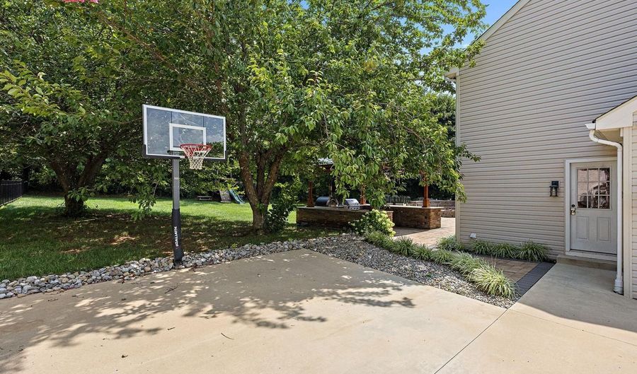 28 CLARK Rdg, Hockessin, DE 19707 - 4 Beds, 3 Bath