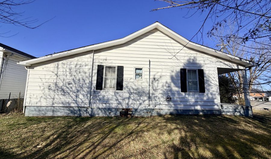 553 Mc Guire Ave, Beattyville, KY 41311 - 2 Beds, 1 Bath