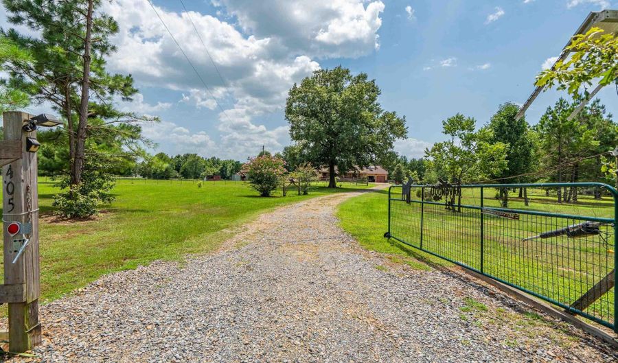 405 JACKSON St, Arkadelphia, AR 71923 - 3 Beds, 2 Bath