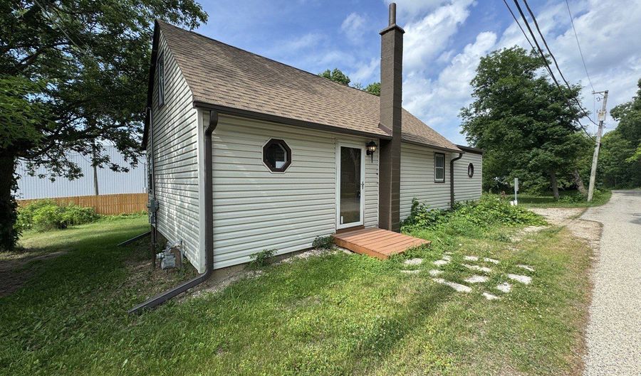 42309 N Woodbine Ave, Antioch, IL 60002 - 2 Beds, 1 Bath