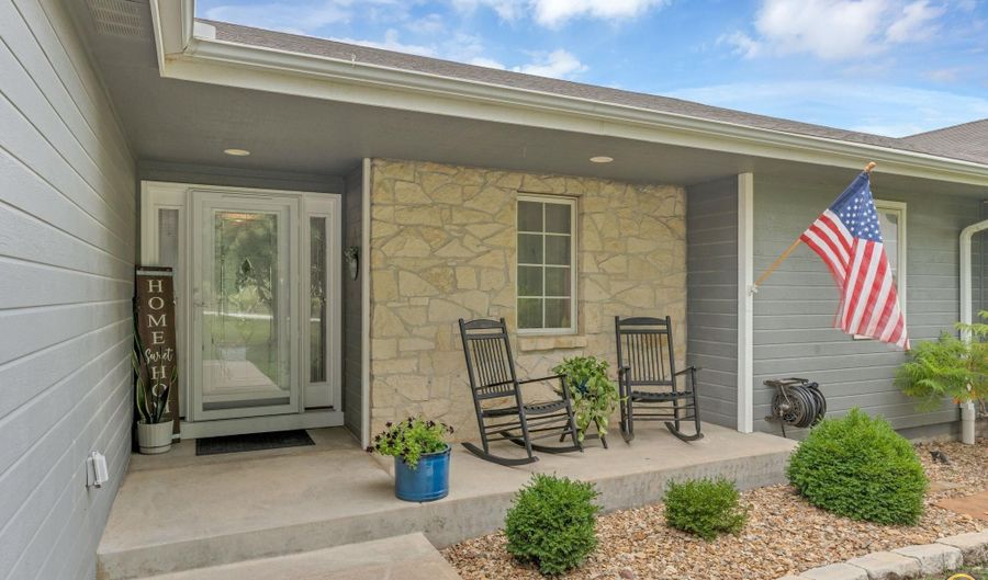 8244 SW Indian Hills Rd, Auburn, KS 66402 - 5 Beds, 4 Bath