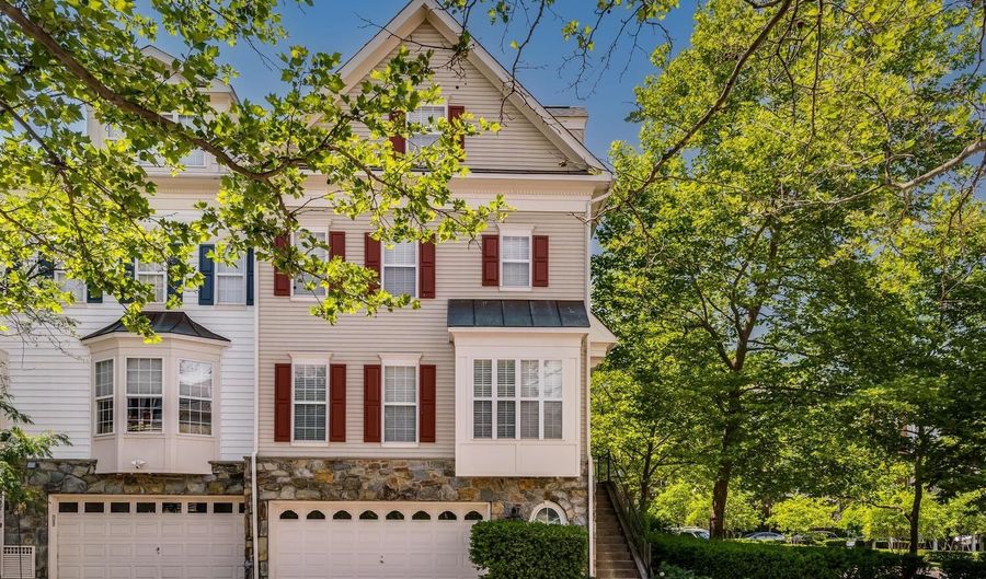 5075 MINDA Ct, Alexandria, VA 22304 - 3 Beds, 4 Bath