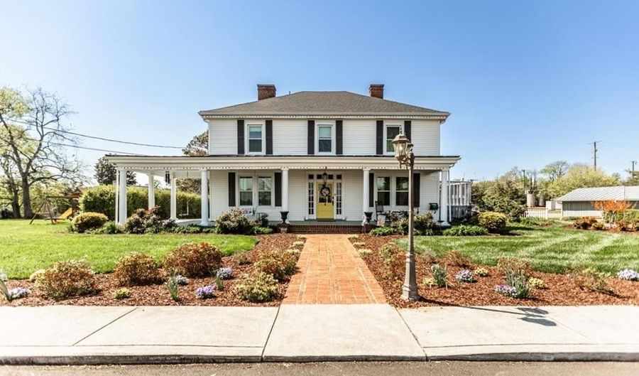 151 Burke St, Appomattox, VA 24522 - 5 Beds, 3 Bath