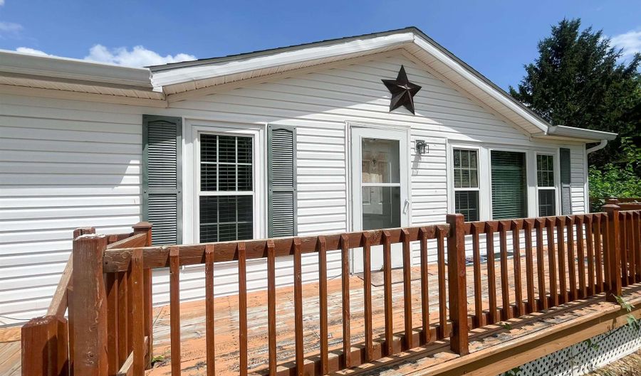 409 233RD St, Aledo, IL 61231 - 3 Beds, 3 Bath